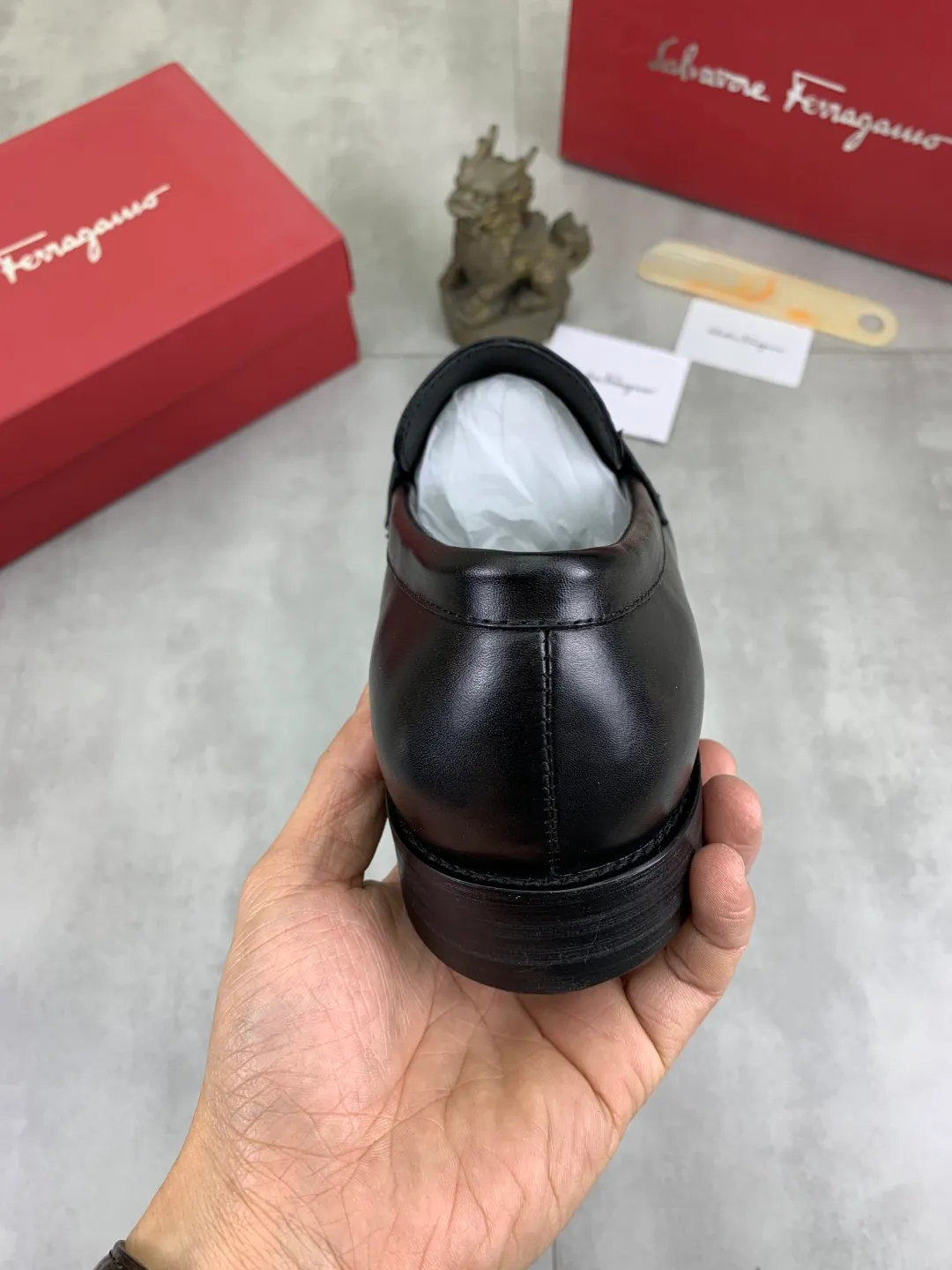 Men's Men's Shoes 💰P480💰[New Style] Water-dyed Niuli 🆘[Salvatore Ferragamo] Ferragamo's latest casual business leather shoes for men! Available at counters simultaneously! The fabric is made of specially imported original calfskin, and the interior is made of imported water-dyed cowhide. It is absolutely luxurious and leads the fashion trend. Matching code: 39-44, black optional
